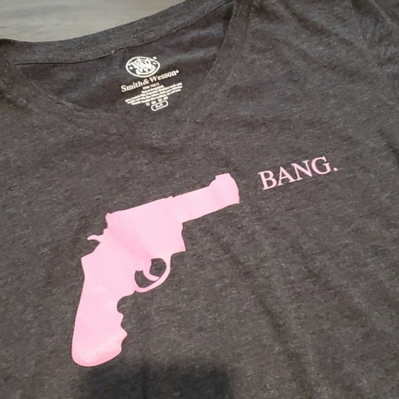 Cute Cute Smith and Wesson V-Neck Tee! Rare! - Picture 2 of 3